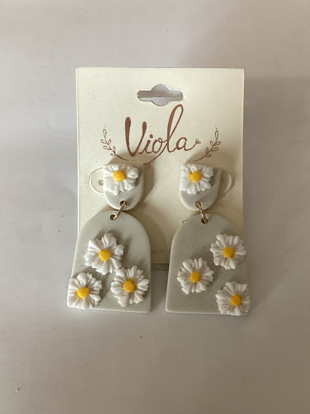 Viola White Daisy Drop Earrings